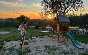 Relax And Unwind: Family-Friendly House Near Zadar In Zagrad